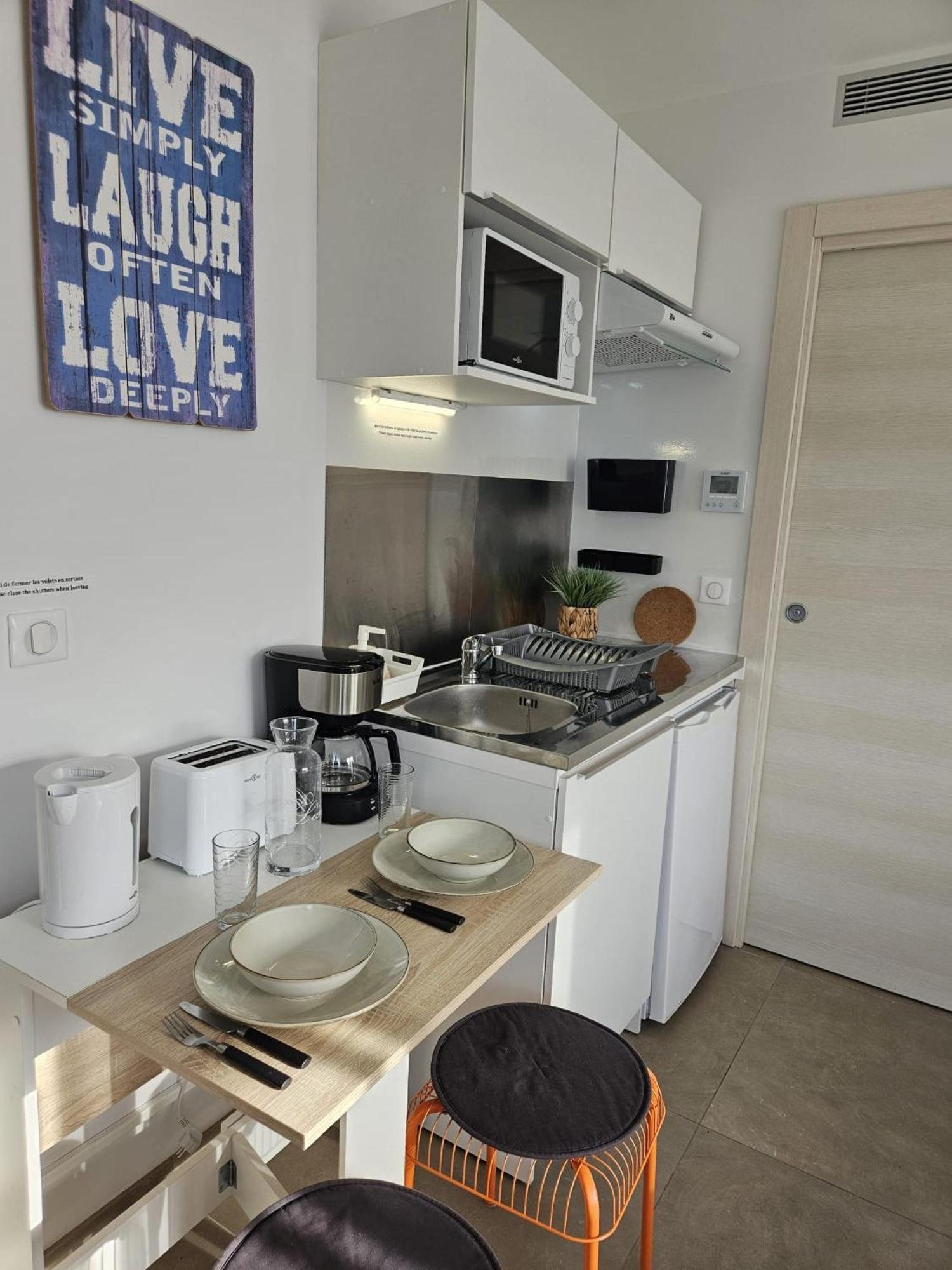 Отель Twenty Rent Кань-сюр-Мер Экстерьер фото