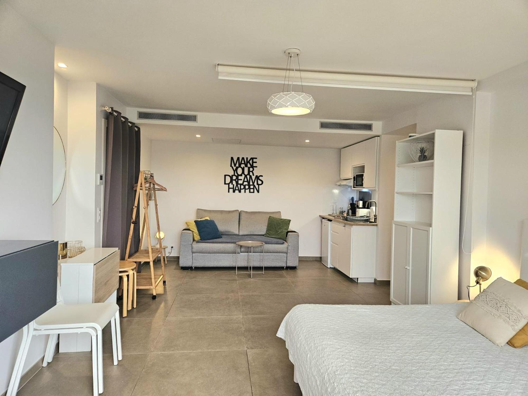 Отель Twenty Rent Кань-сюр-Мер Номер фото